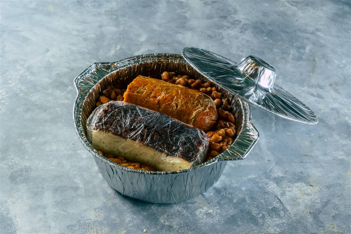 A pot of meat cholent for 6 diners