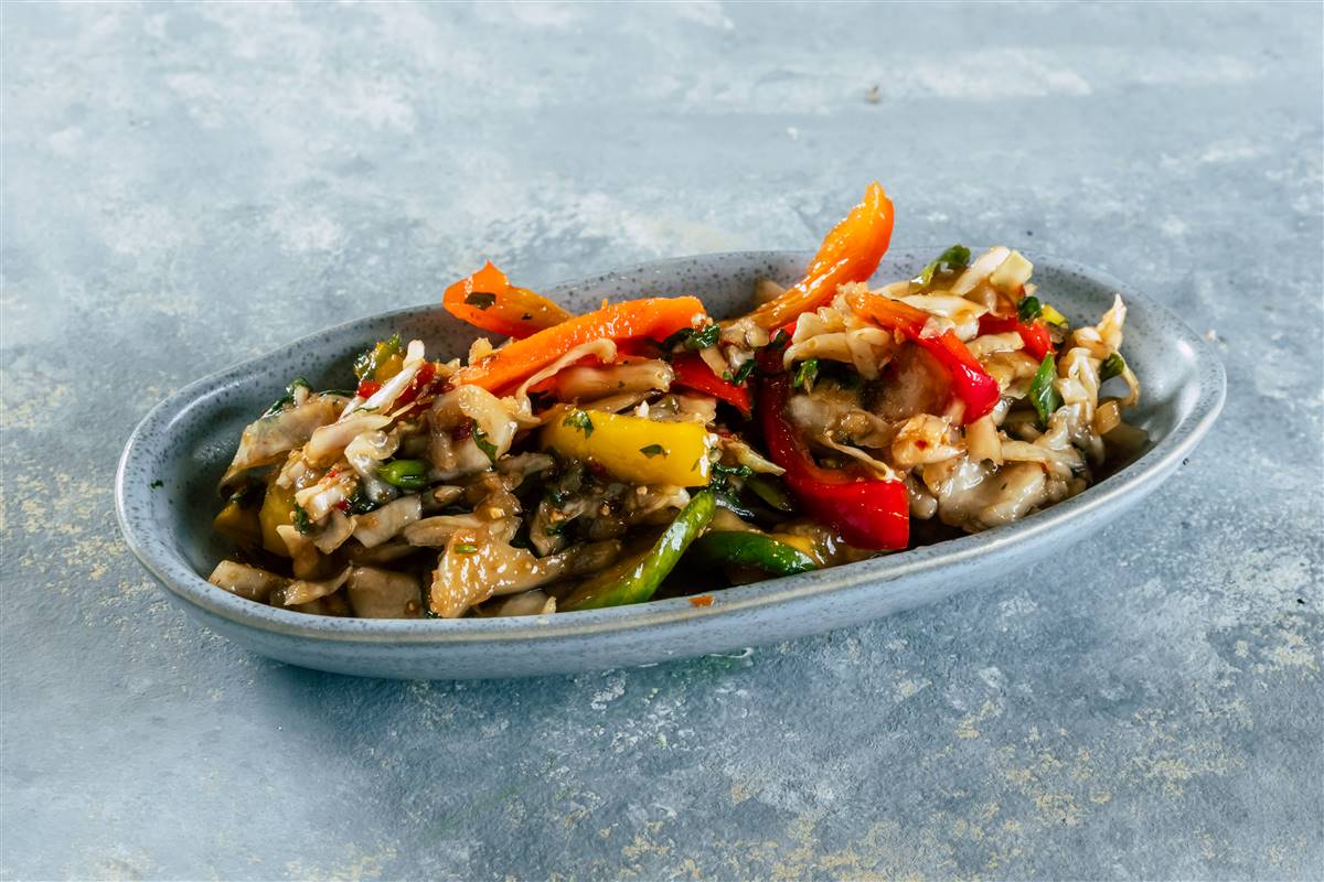  Chinese vegetable salad with soy sauce and ginger