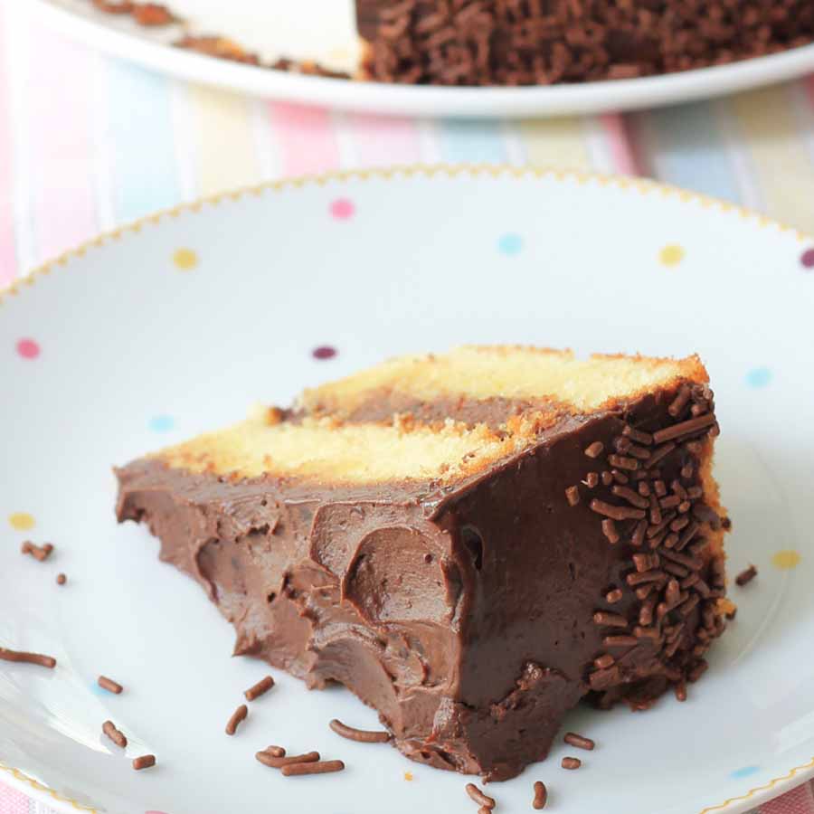 עוגת וניל בציפוי שוקולד