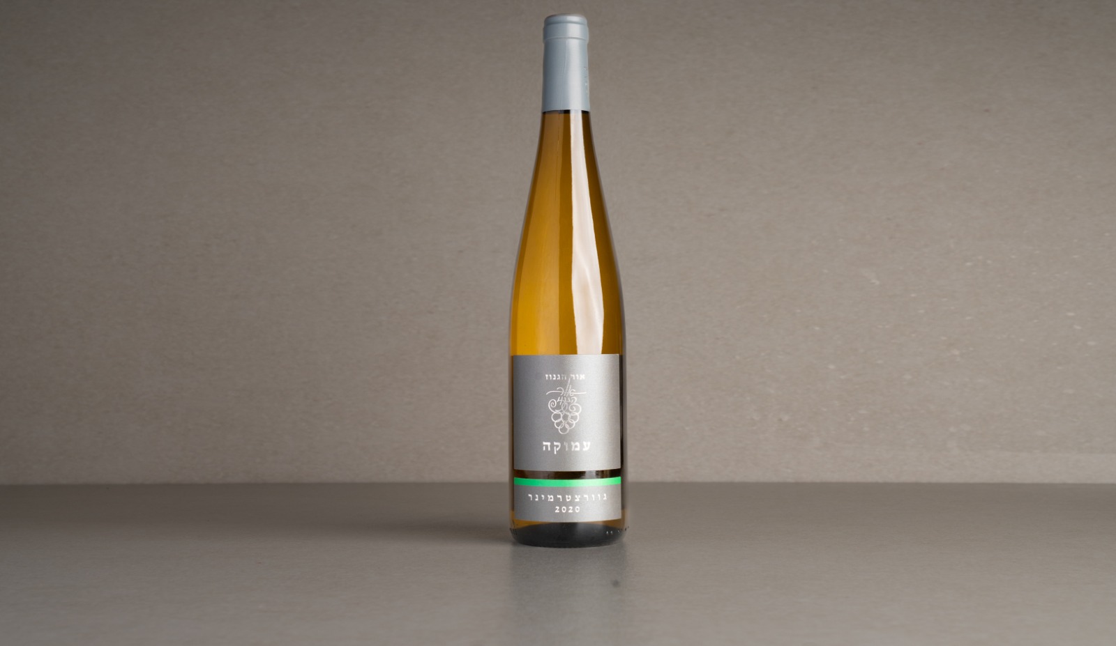 יין לבן חצי יבש " אור הגנוז" עמוקה גוורצטרמינר 2020
