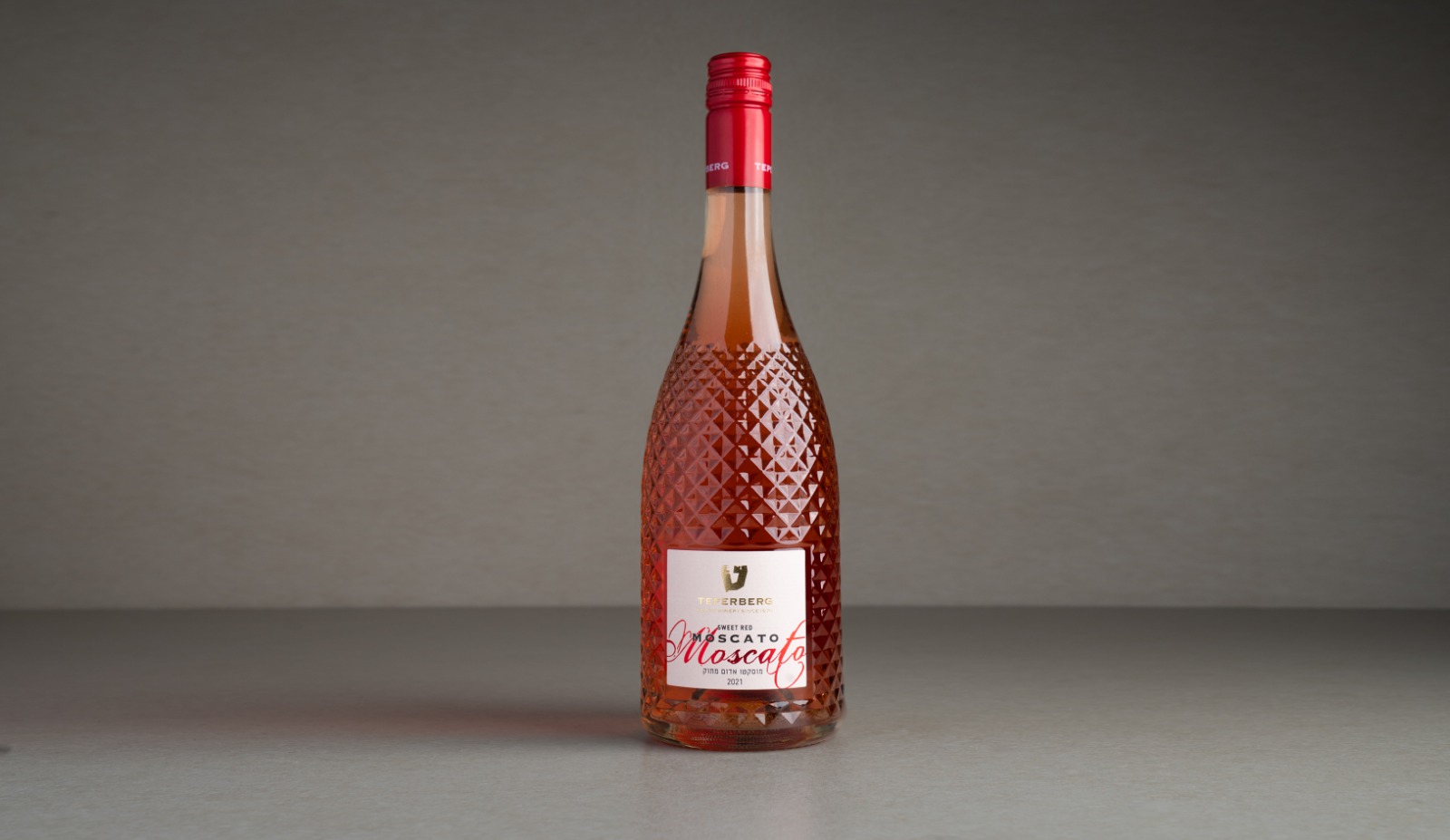 Teperberg red moscato sparkling wine