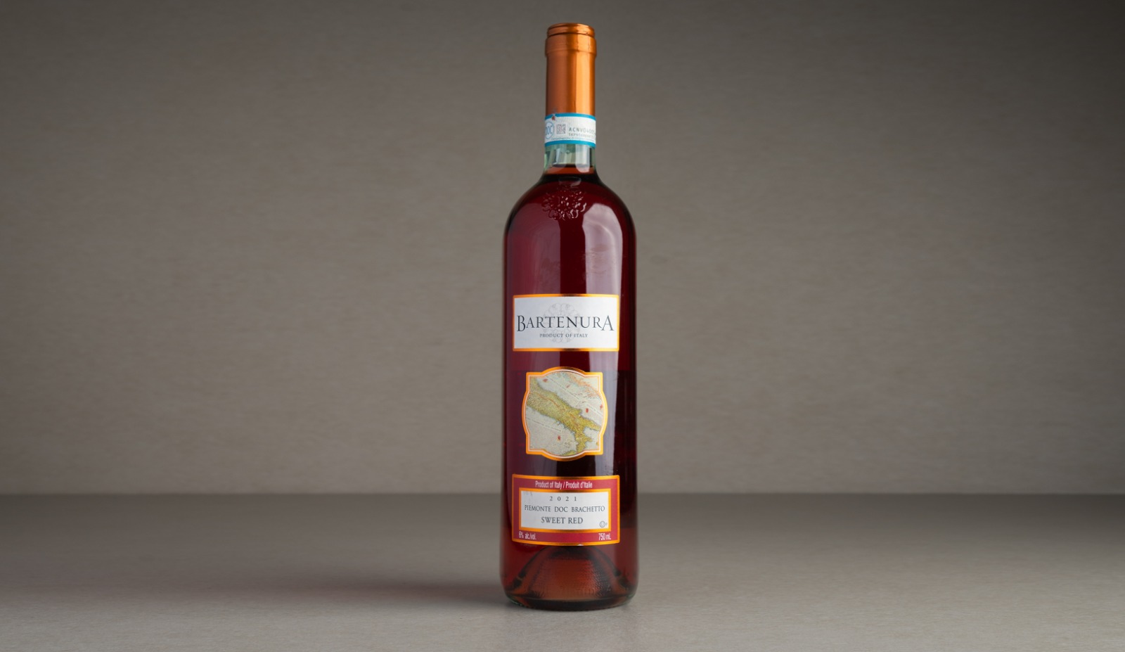 Wine with low alcohol strength, sweet red "Barchetto" in Bartanura