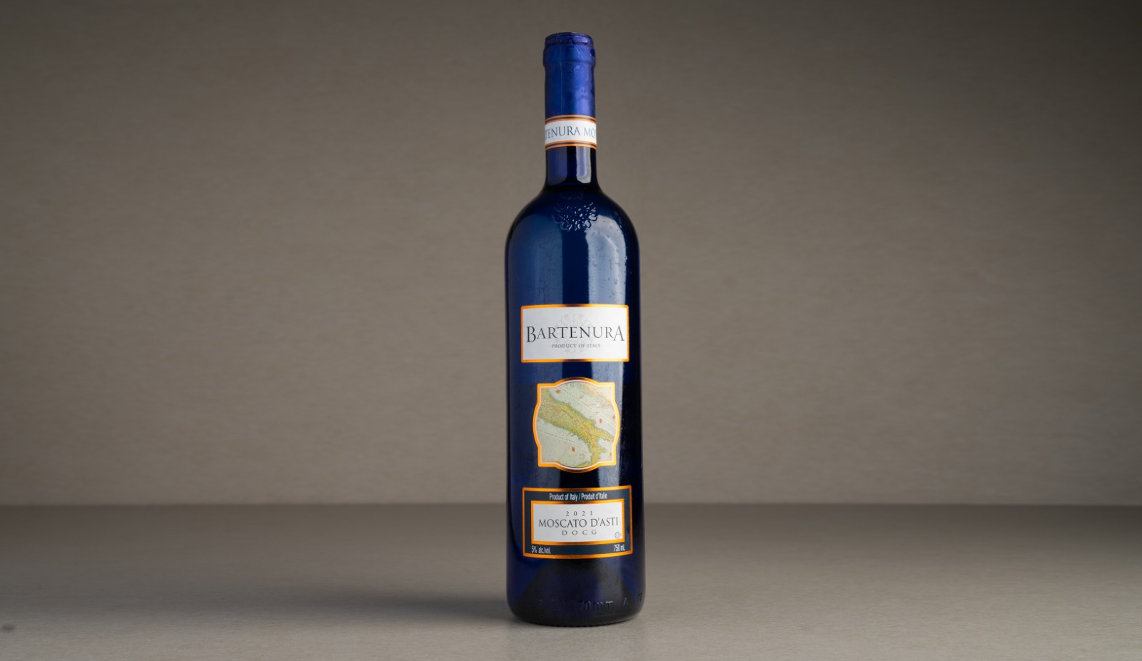 A sweet white wine with a low alcohol content that bubbles lightly in Bartanura
