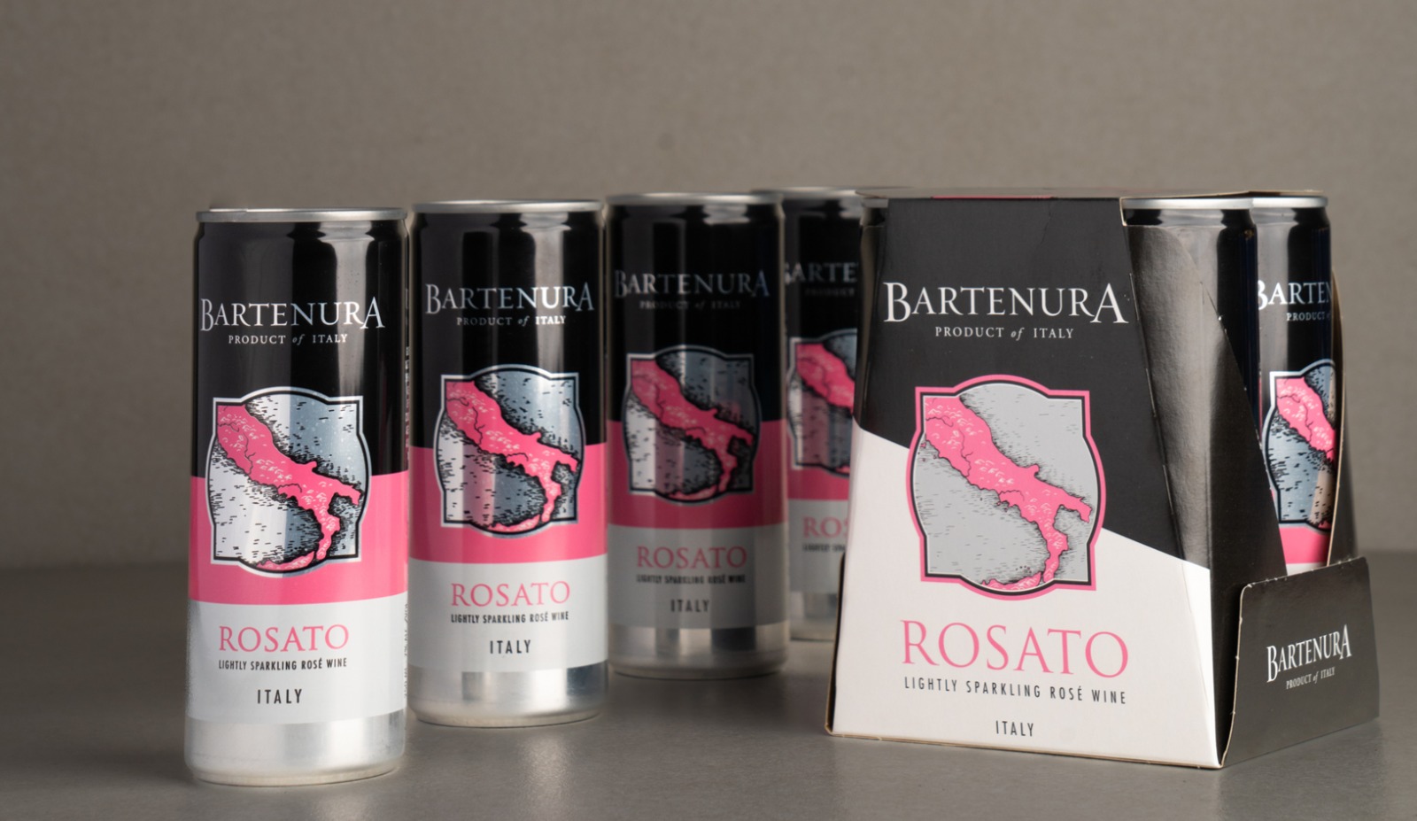Quartet of cans of sparkling rosé wine in Bartanura