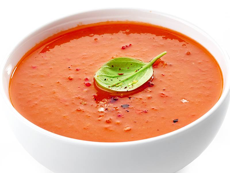 מתכון של מרק עגבניות עם פניני טפיוקה וחלב קוקוס